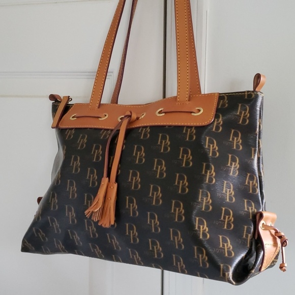 Dooney & Bourke handbag - Picture 1 of 8